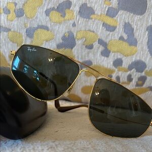 Ray-Ban Gold Aviator Sunglasses